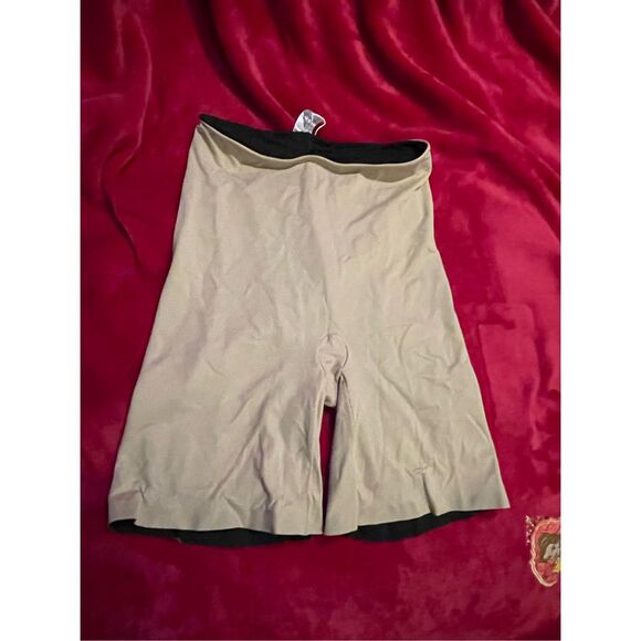 Assets Red Hot Label by Spanx XL Flipside Firmers Mid Thigh Reversible Shapers - Picture 9 of 11